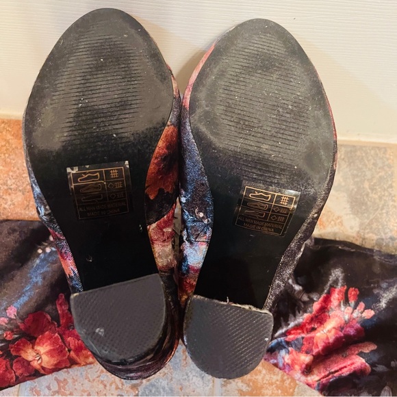 👢Incredible Over the Knee Velvet Floral Pattern High Heel Boots! - Picture 3 of 16